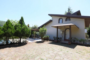 Serene House Surrounded by Nature in Beykoz